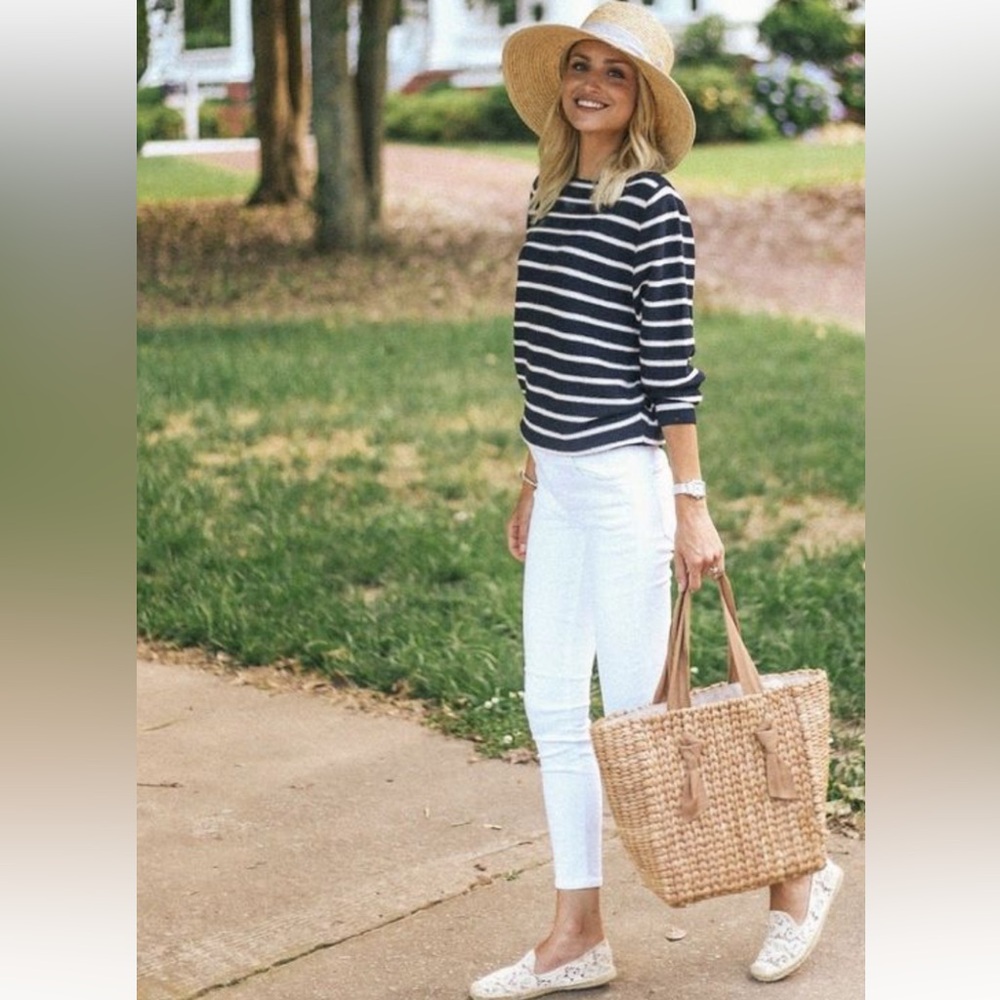 Styling White Pants Tips for Women‎ over 40- Closet Sign - Picture 6 of 13